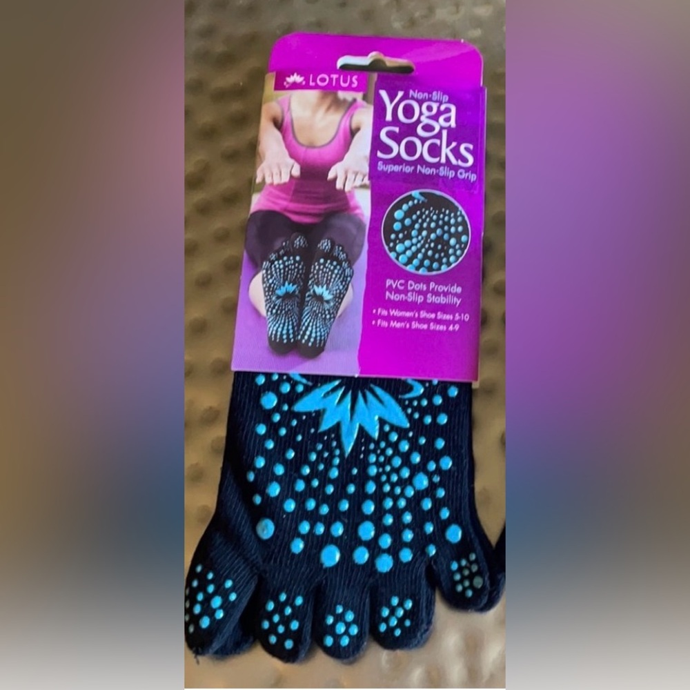 🩷. Non-Slip Yoga Socks for Men & Women - Black with Blue Grip